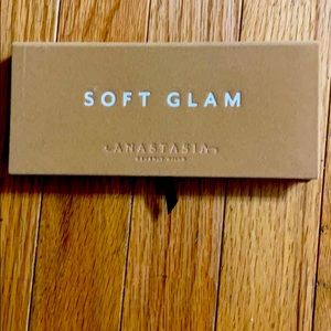 Anastasia BH soft glam pallet